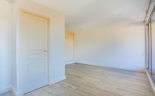 Appartement à louer    1 pièce • 24,28 m2 Cannes