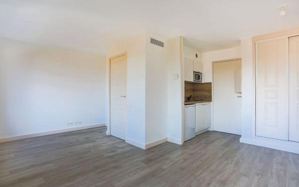 Appartement à louer    1 pièce • 24,28 m2 Cannes