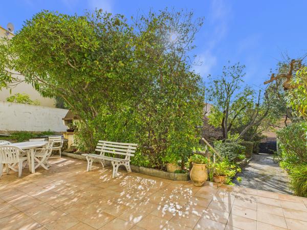 Toulon (83000) Toulon – Siblas Maison de caractère – 219 m² – Terrain 799 m² Vue dégagée et aperçu rade depuis les étages