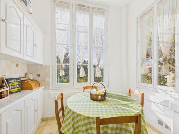 Toulon (83000) Toulon – Siblas Maison de caractère – 219 m² – Terrain 799 m² Vue dégagée et aperçu rade depuis les étages