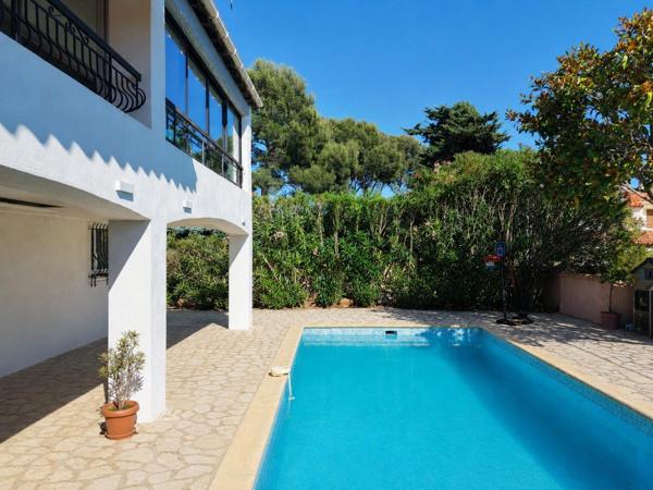 EXCLUSIVITÉ – Villa familiale avec piscine à proximité du Brusc et des plages