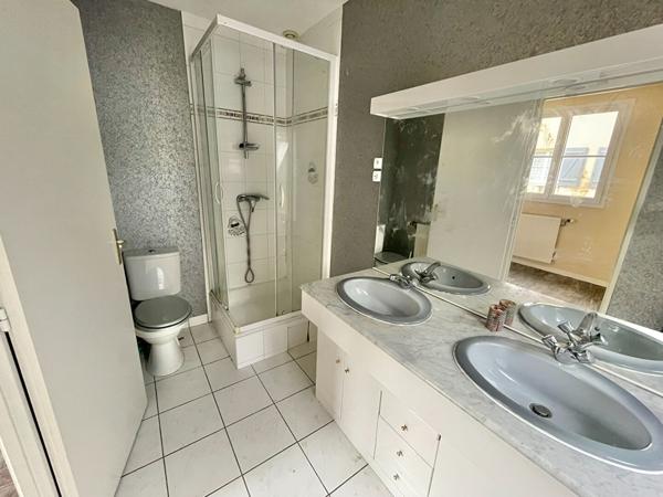 A LOUER - NANTES ST JOSEPH DE PORTERIE Maison 4 CHAMBRES + BUREAU de 166.93 m2