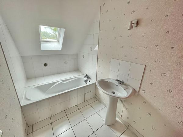 A LOUER - NANTES ST JOSEPH DE PORTERIE Maison 4 CHAMBRES + BUREAU de 166.93 m2