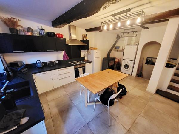 A VENDRE 83170 TOURVES MAISON DE VILLAGE T3/4 DE 130 M2 CAVE