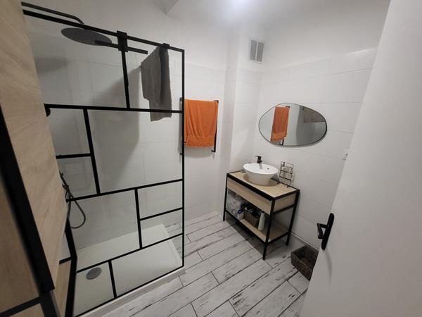 A VENDRE 83170 TOURVES MAISON DE VILLAGE T3/4 DE 130 M2 CAVE