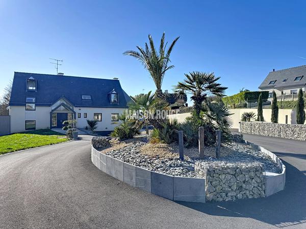 Propriété contemporaine avec piscine - vue sur la baie