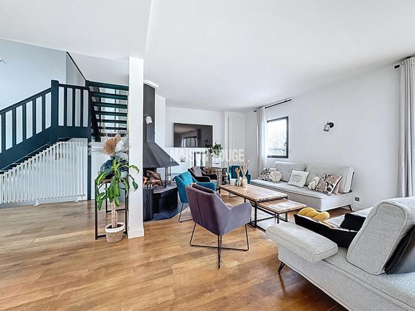 Propriété contemporaine avec piscine - vue sur la baie