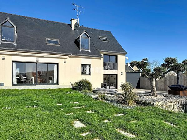 Propriété contemporaine avec piscine - vue sur la baie
