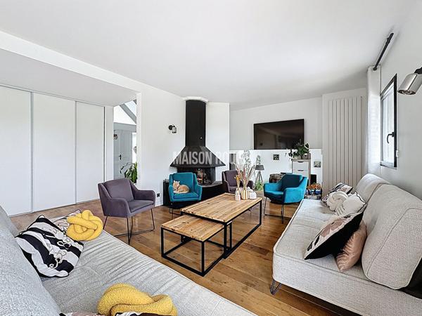 Propriété contemporaine avec piscine - vue sur la baie