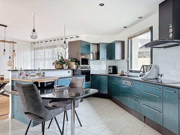 Propriété contemporaine avec piscine - vue sur la baie