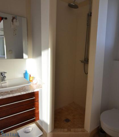 Au calme d'un charmant hameau, 15km des plages, villa 3 chambres avec piscine, vue et studio attenant