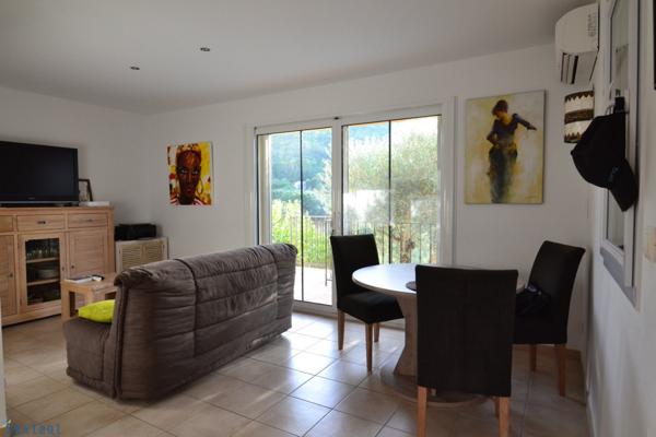 Au calme d'un charmant hameau, 15km des plages, villa 3 chambres avec piscine, vue et studio attenant