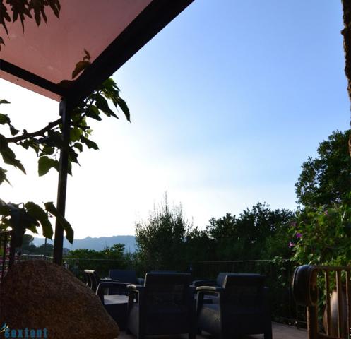 Au calme d'un charmant hameau, 15km des plages, villa 3 chambres avec piscine, vue et studio attenant