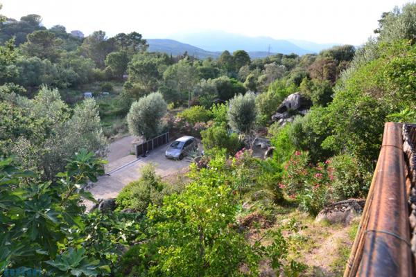 Au calme d'un charmant hameau, 15km des plages, villa 3 chambres avec piscine, vue et studio attenant
