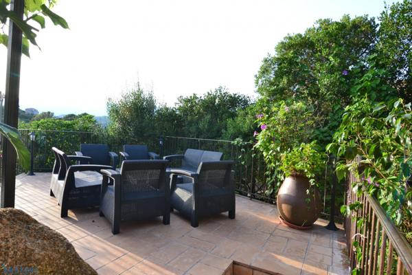 Au calme d'un charmant hameau, 15km des plages, villa 3 chambres avec piscine, vue et studio attenant