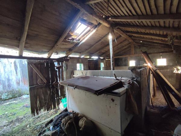 Grange toits terrain