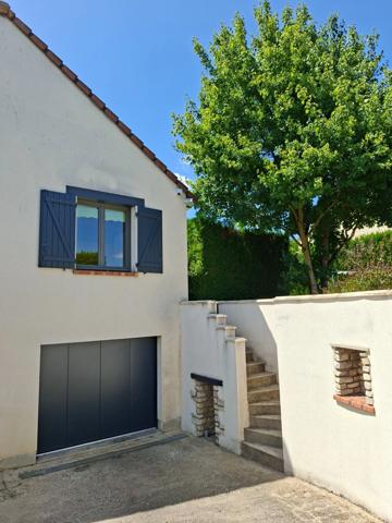 Maison individuelle 3 chambres, parfait état, entièrement plain pied, Sous sol + Garage camping car, Proche ALENCON