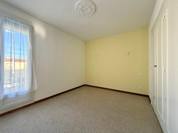 Maison 3 faces avec jardin et cabanon