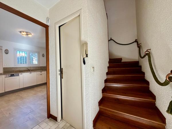 Maison 3 faces avec jardin et cabanon