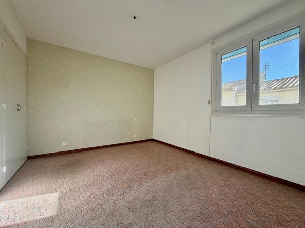 Maison 3 faces avec jardin et cabanon