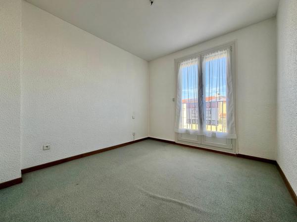 Maison 3 faces avec jardin et cabanon