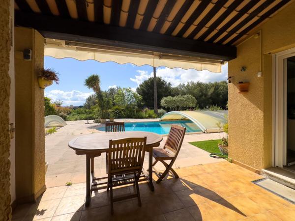 Villa au calme absolu-piscine-2 doubles garages