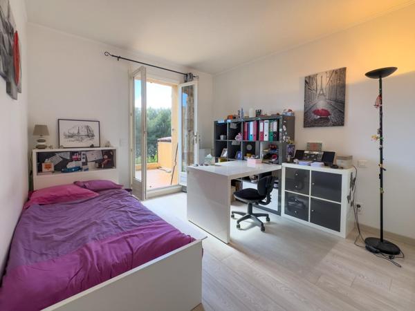 Villa au calme absolu-piscine-2 doubles garages