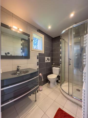 Villa au calme absolu-piscine-2 doubles garages