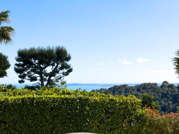 Villa au calme absolu-piscine-2 doubles garages