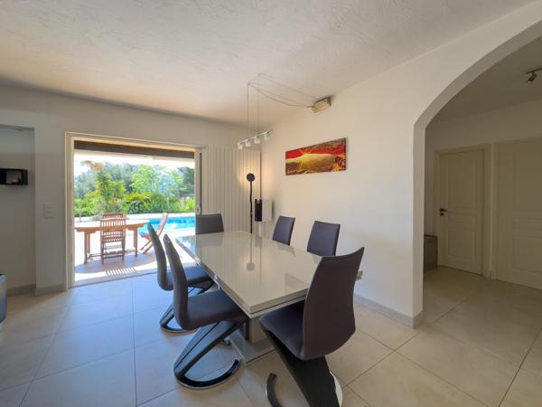 Villa au calme absolu-piscine-2 doubles garages