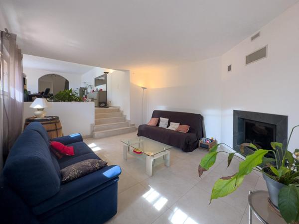 Villa au calme absolu-piscine-2 doubles garages