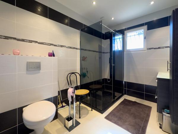 Villa au calme absolu-piscine-2 doubles garages