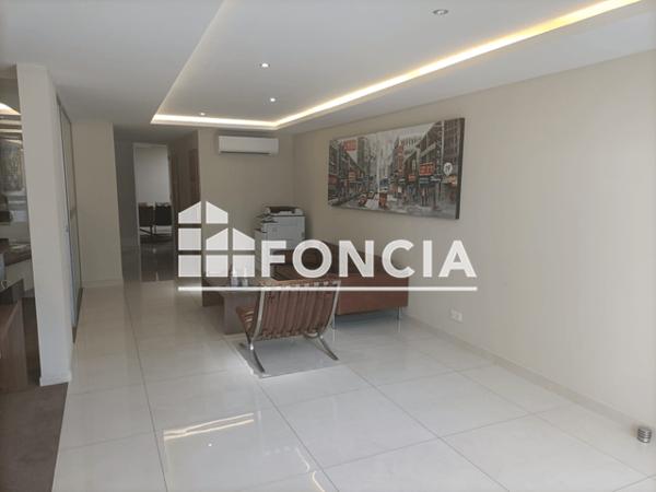 Location Local commercial 1 pièce 99 m² - Saint Raphael 83700