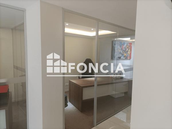 Location Local commercial 1 pièce 99 m² - Saint Raphael 83700