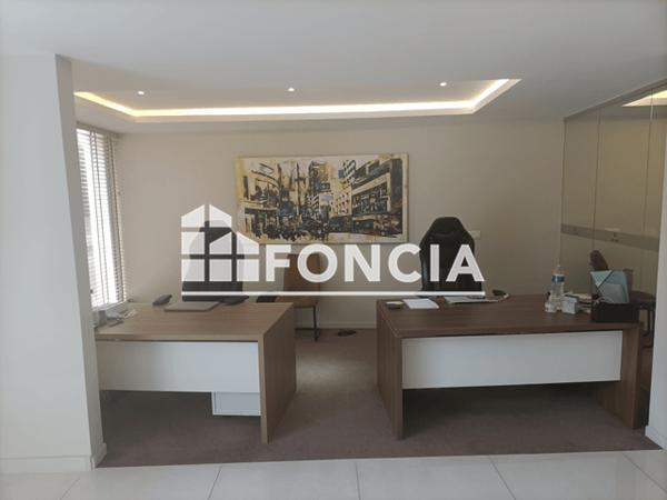 Location Local commercial 1 pièce 99 m² - Saint Raphael 83700