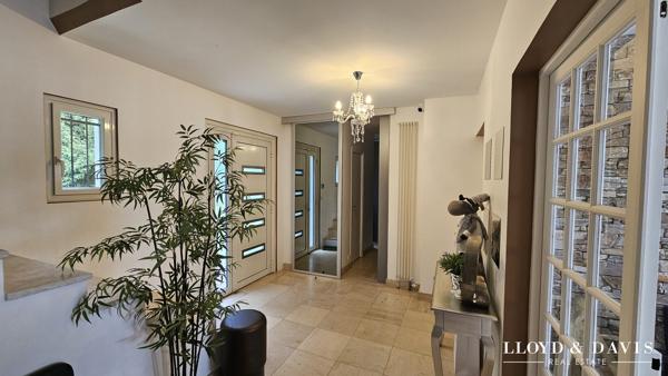 VILLA DE TYPE MANSARD