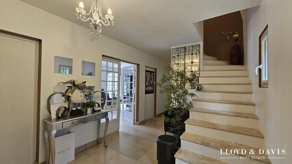 VILLA DE TYPE MANSARD