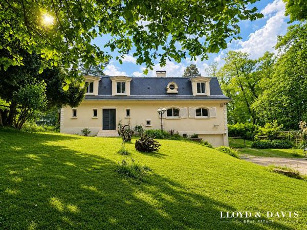 VILLA DE TYPE MANSARD