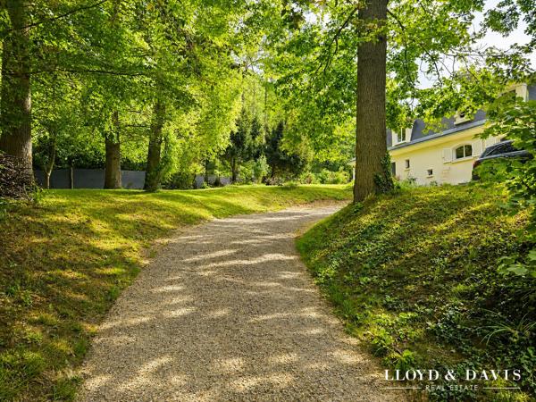 VILLA DE TYPE MANSARD