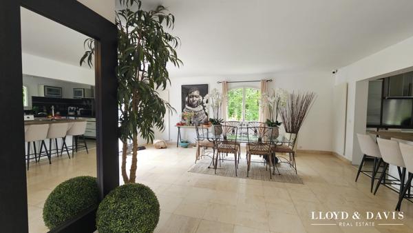 VILLA DE TYPE MANSARD