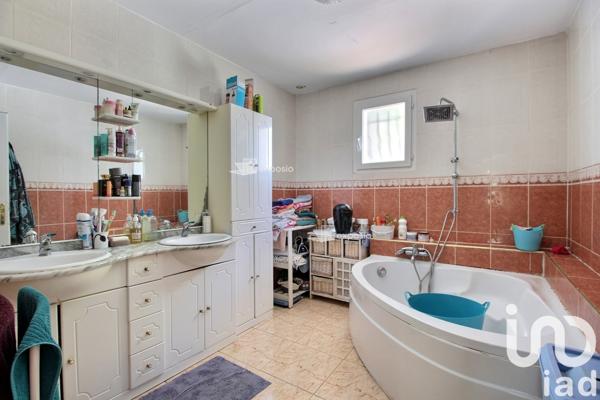 Maison à vendre 9 pièces 205 m² Roquevaire