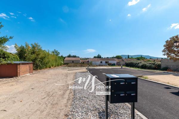 Terrain constructible plat, viabilisé, avec permis