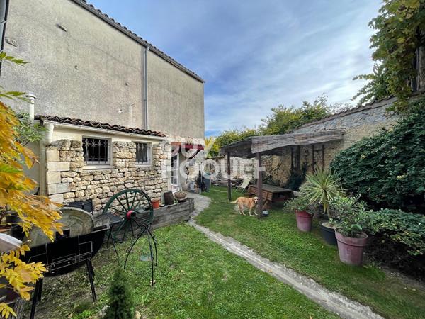 Charmante maison en pierre avec dépendances et grand jardin ? Meursac