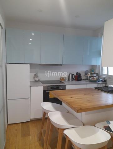 Paris 75015 métro commerce 3 pièces traversant avec balcon 37m2