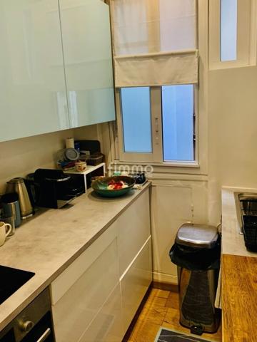 Paris 75015 métro commerce 3 pièces traversant avec balcon 37m2