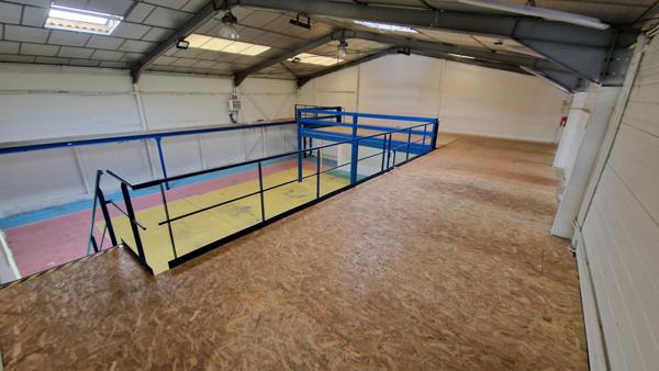 Entrepôt / local industriel Milly La Foret 651 m2