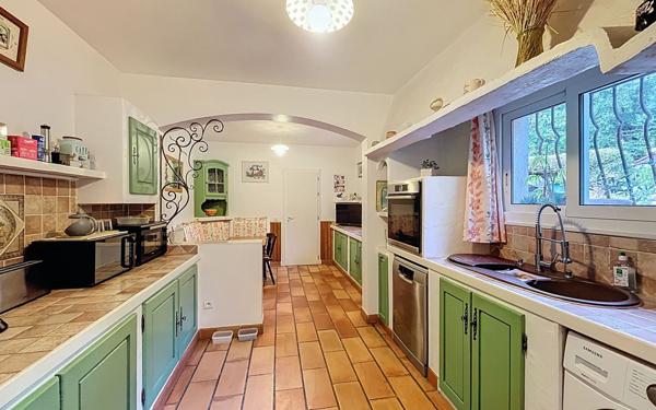 Maison à vendre    4 pièces • 146,52 m2 Roquefort-les-Pins