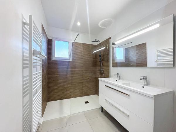 Maison récente T4 de 95m² à Briatexte