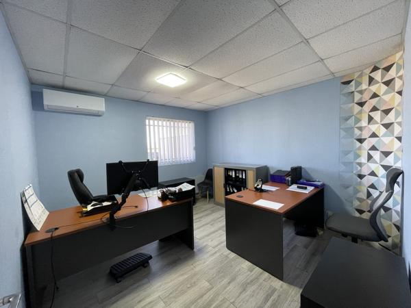 120 m2 d'entrepôt et 4 bureaux