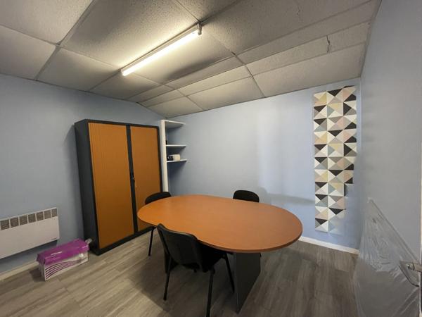 120 m2 d'entrepôt et 4 bureaux
